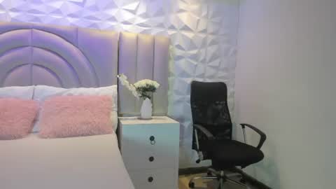 Ellye online show from July 4, 11:16 am