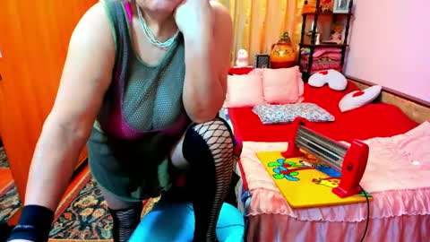 ellyhot53 online show from December 13, 12:09 am