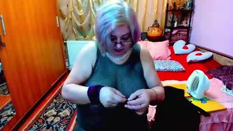 ellyhot53 online show from February 18, 2:49 pm