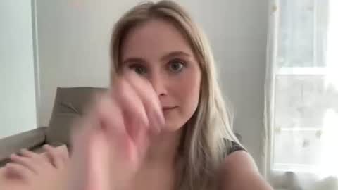 ellykeyofficial online show from April 25, 3:53 pm