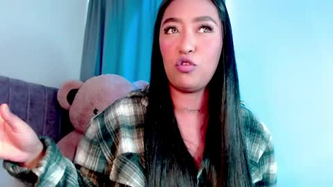 Snapshot of ellylovee chatting on May 16, 10:08 pm Elly online show from May 16, 10:08 pm