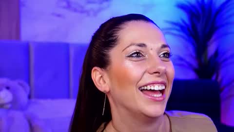 Elly online show from October 26, 8:04 pm