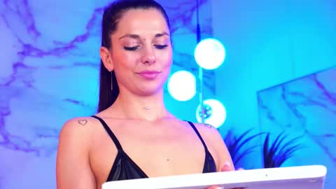 Elly online show from November 20, 9:36 pm