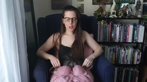 Elly Naomi online show from January 11, 4:14 pm