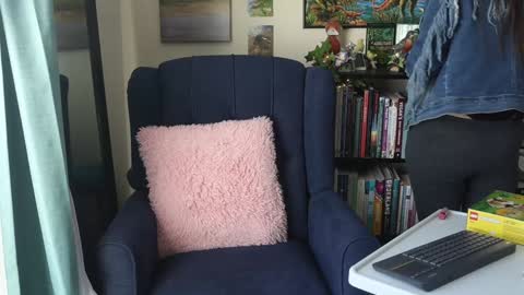 Elly Naomi online show from January 17, 4:15 pm