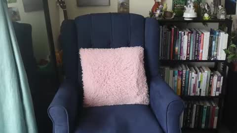 Elly Naomi online show from February 28, 4:10 pm