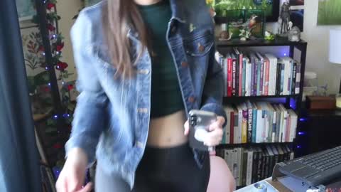 Snapshot of ellynaomi chatting on March 27, 4:51 pm Elly Naomi online show from March 27, 4:51 pm