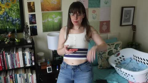 Snapshot of ellynaomi chatting on April 3, 4:49 pm Elly Naomi online show from April 3, 4:49 pm