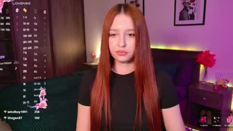 Snapshot of ellypeach chatting on April 4, 4:59 pm EllyPeach online show from April 4, 4:59 pm