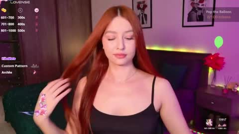 Snapshot of ellypeach chatting on May 4, 11:39 am EllyPeach online show from May 4, 11:39 am