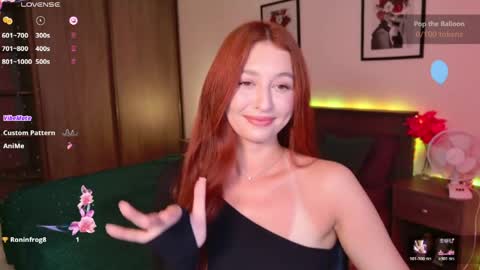 Snapshot of ellypeach chatting on June 1, 11:23 am EllyPeach online show from June 1, 11:23 am