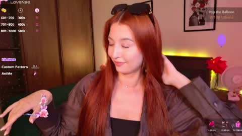 Snapshot of ellypeach chatting on June 9, 11:22 am EllyPeach online show from June 9, 11:22 am