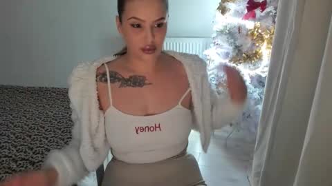 Snapshot of ellyslimdoll chatting on January 11, 2:38 am ellslimdoll online show from January 11, 2:38 am