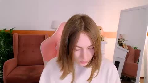 elma_lily online show from February 7, 8:18 am