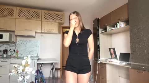 Snapshot of elnagreder chatting on June 12, 9:19 am Lina online show from June 12, 9:19 am