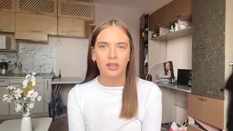 Snapshot of elnagreder chatting on June 14, 11:12 am Lina online show from June 14, 11:12 am