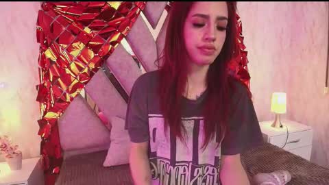 Snapshot of elodie_rouge chatting on March 13, 12:45 pm Elodie online show from March 13, 12:45 pm