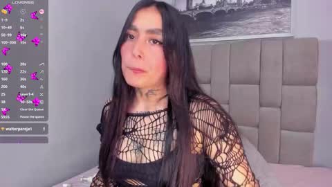 Elodie  online show from December 19, 3:52 pm