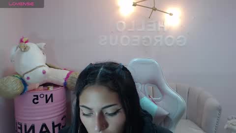 Snapshot of elody_a chatting on February 14, 3:22 am Elody online show from February 14, 3:22 am