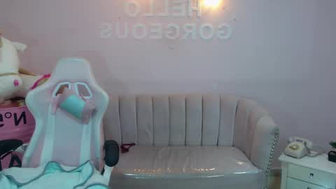 Snapshot of elody_a chatting on February 21, 9:45 am Elody online show from February 21, 9:45 am