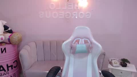 Snapshot of elody_a chatting on March 1, 3:32 am Elody online show from March 1, 3:32 am