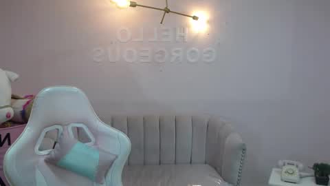 Snapshot of elody_a chatting on March 6, 9:36 am Elody online show from March 6, 9:36 am