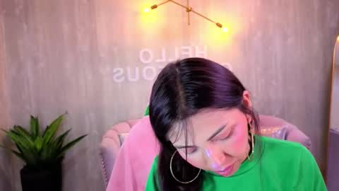 Snapshot of elody_a chatting on December 4, 3:27 am Elody online show from December 4, 3:27 am