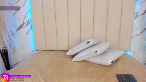 Snapshot of elody_rousse chatting on October 22, 11:43 am elody_rousse online show from October 22, 11:43 am