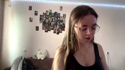 Snapshot of eloiscolins chatting on June 12, 10:47 am eloiscolins online show from June 12, 10:47 am