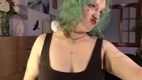 Snapshot of eloisee_ chatting on March 2, 8:37 pm Eloise . online show from March 2, 8:37 pm