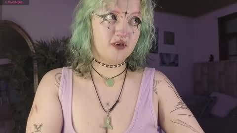 Snapshot of eloisee_ chatting on March 24, 8:47 pm Eloise . online show from March 24, 8:47 pm
