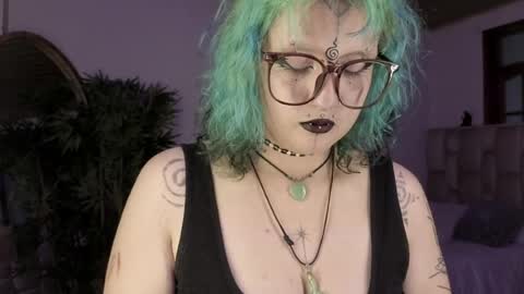 Snapshot of eloisee_ chatting on April 9, 7:19 pm Eloise . online show from April 9, 7:19 pm