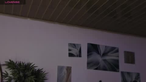 Snapshot of eloisee_ chatting on May 16, 9:13 pm Eloise . online show from May 16, 9:13 pm