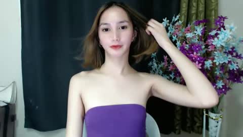 Snapshot of elora_charming chatting on January 18, 5:20 am elora_charming online show from January 18, 5:20 am