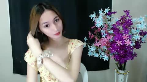 Snapshot of elora_charming chatting on January 19, 9:55 pm elora_charming online show from January 19, 9:55 pm