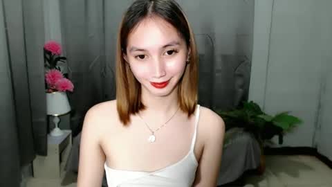 Snapshot of elora_charming chatting on March 10, 4:35 pm elora_charming online show from March 10, 4:35 pm