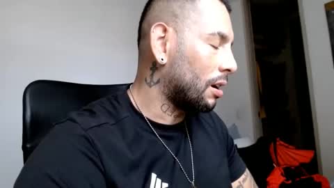 Snapshot of elosocazador chatting on January 3, 8:43 pm elosocazador online show from January 3, 8:43 pm