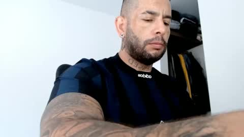 Snapshot of elosocazador chatting on January 25, 12:26 pm elosocazador online show from January 25, 12:26 pm