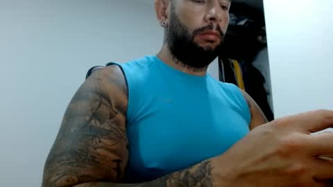 Snapshot of elosocazador chatting on February 19, 10:45 am elosocazador online show from February 19, 10:45 am