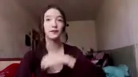 Snapshot of elouisevallian chatting on May 22, 2:30 am Elara online show from May 22, 2:30 am