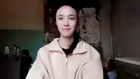 Snapshot of elouisevallian chatting on June 11, 2:11 am Elara online show from June 11, 2:11 am