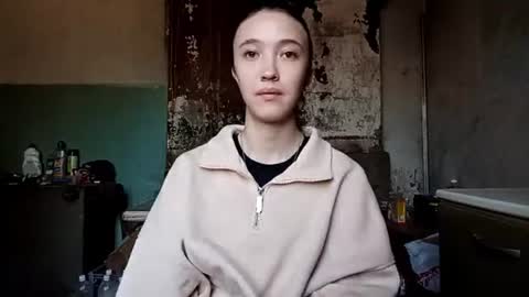 Snapshot of elouisevallian chatting on June 11, 2:53 am Elara online show from June 11, 2:53 am
