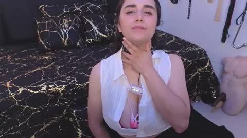 elowen_halley1 online show from November 22, 8:41 pm