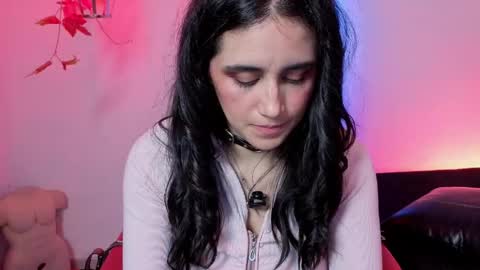elowen_halley1 online show from March 23, 7:12 am