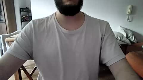 Snapshot of elriclust chatting on February 19, 10:17 pm elriclust online show from February 19, 10:17 pm