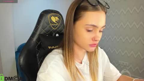 elsa_carterr online show from November 25, 9:42 am