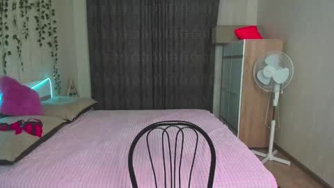 Elsa  online show from December 3, 3:09 am