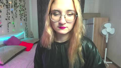 Elsa  online show from December 10, 8:30 am