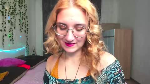 Elsa  online show from December 20, 3:47 am