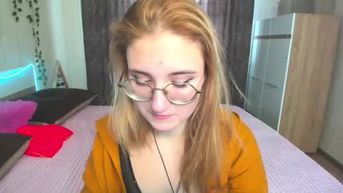 Elsa  online show from December 25, 7:03 am